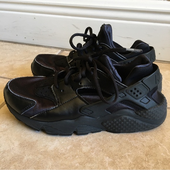 Nike Air Huaraches - Picture 6 of 10